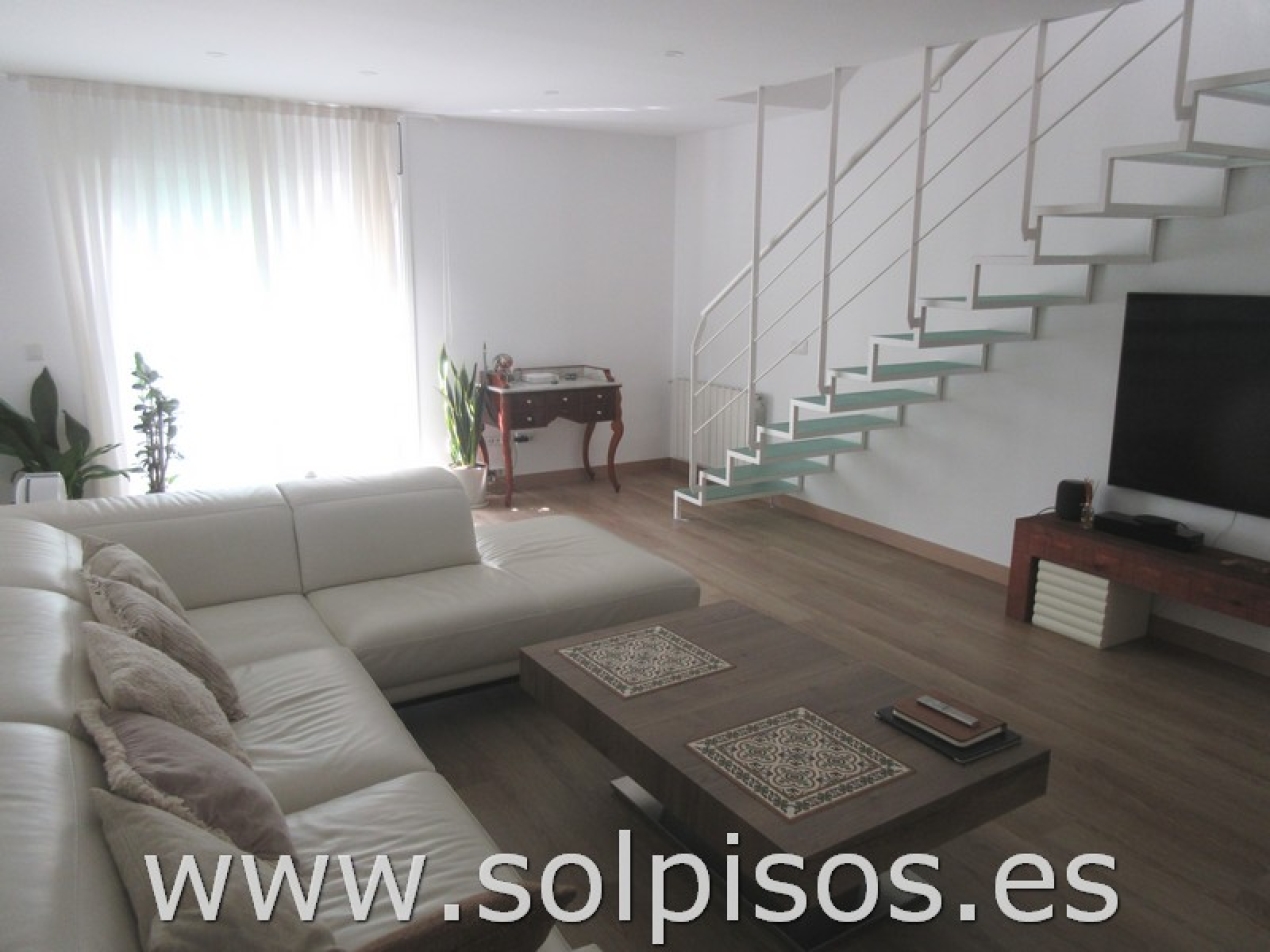 Dúplex amb terrassa de 24 m²   76+26 3 2